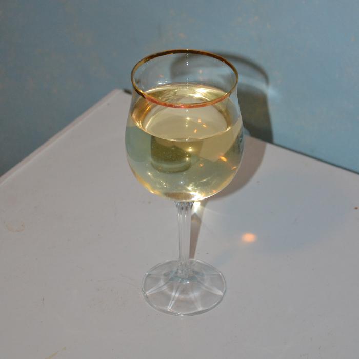 banana wine clear.jpg