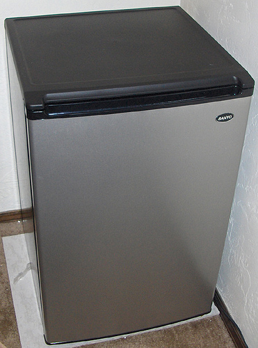 sanyo fridge.jpg