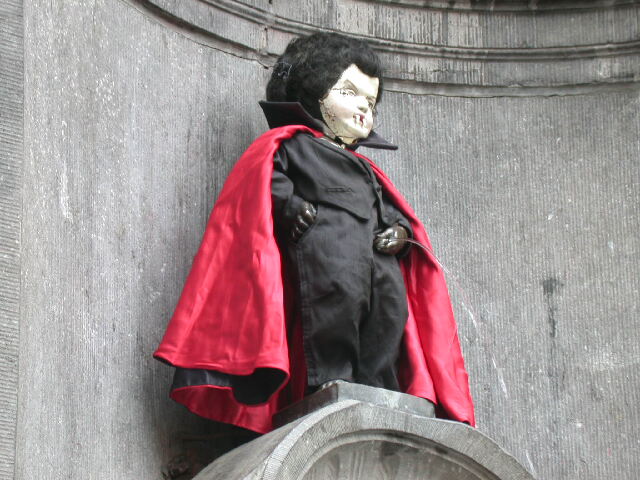 mannekin pis dracula.JPG