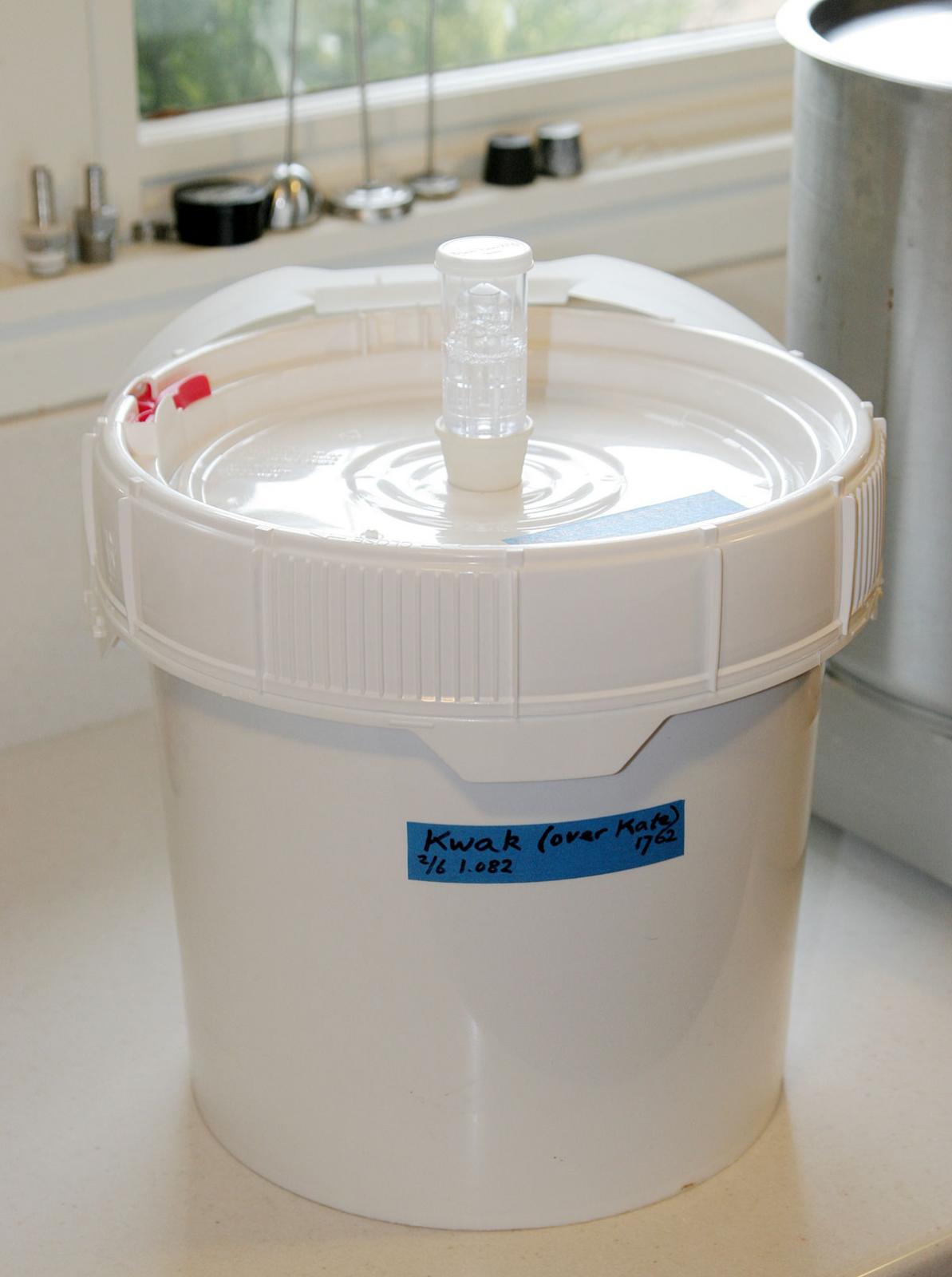 3.5-Gallon-Bucket-Fermentor_1200.jpg