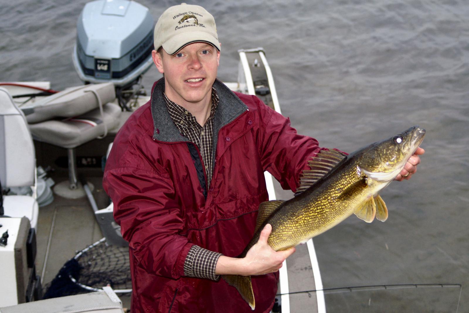 2008 opener 29 inch Walleye 2.jpg