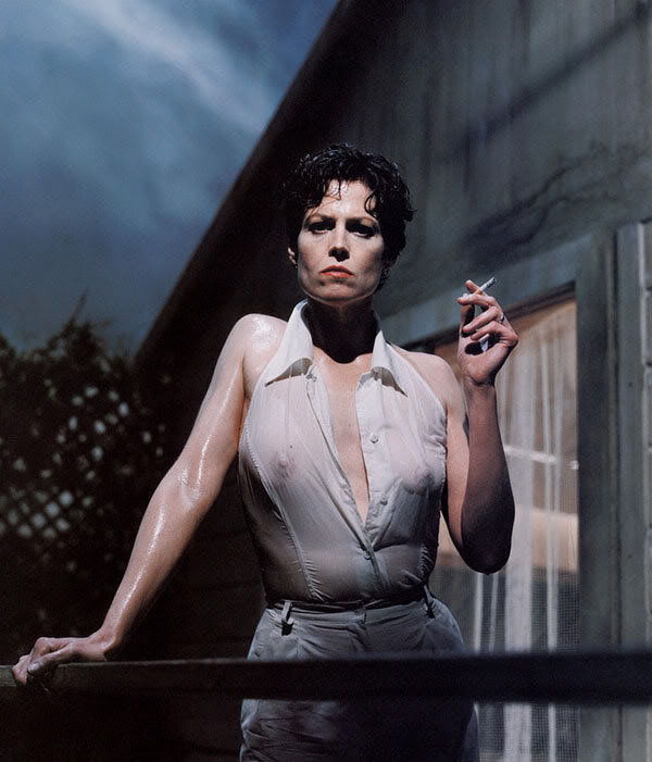 2Helmut_Newton_-_Sigourney_Weaver.jpg