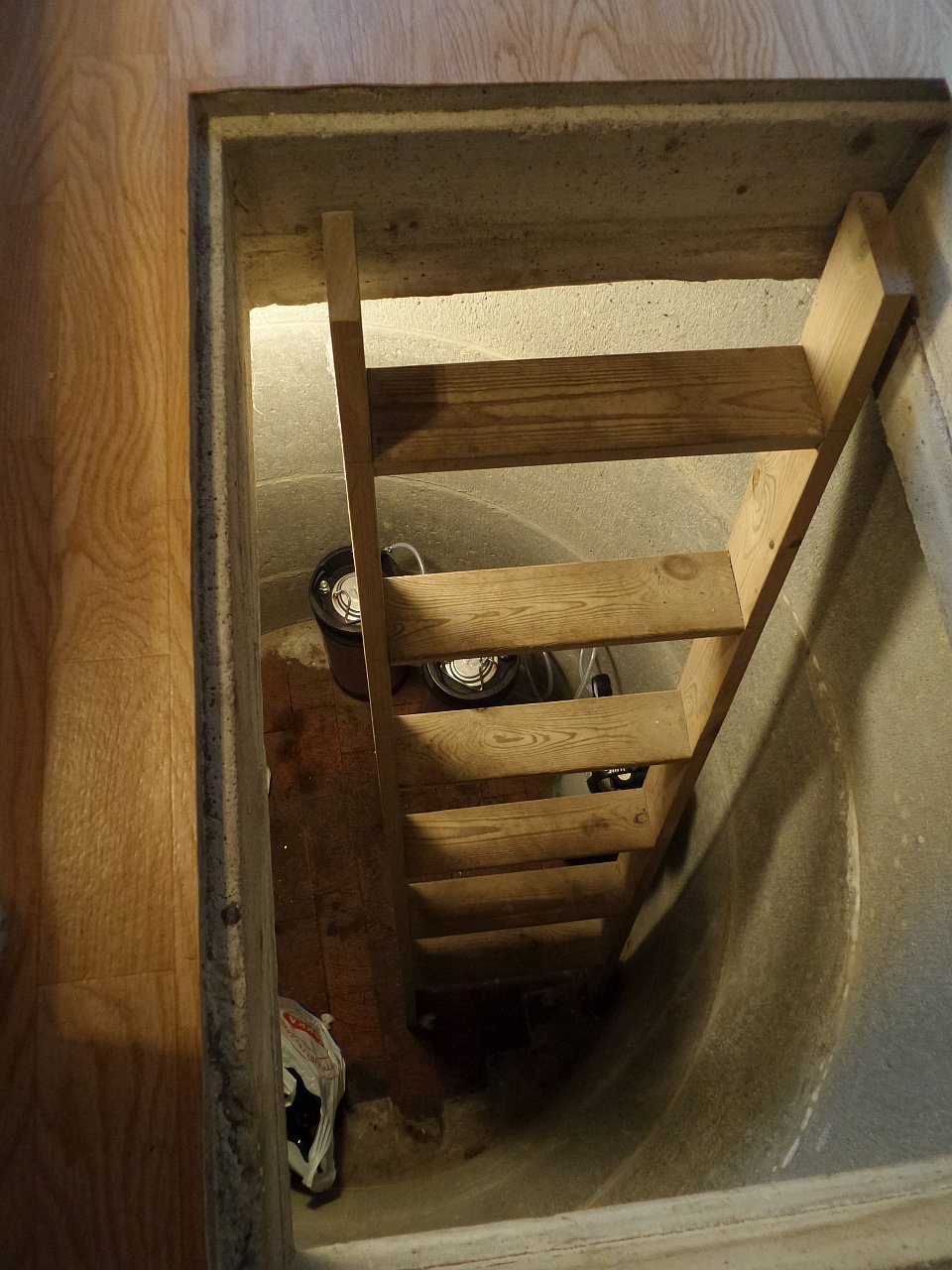 cellar_2.jpg cellar_2.jpg