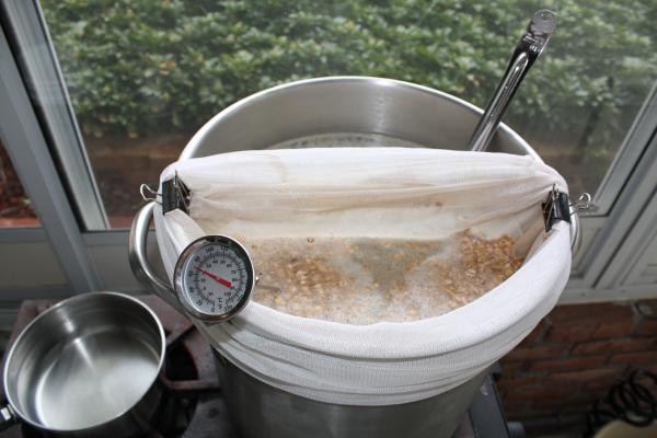 I steep grains in an open grain bag so the water can circulate more freely.  I put grains in cold water then heat up to desired temp and hold for appropriate time
