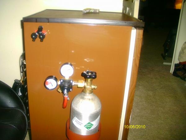 2 picnic taps  and co2 on outside