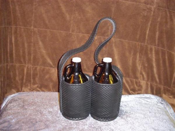 TwinGRIP Model holds TWIN GROWLER Bottles