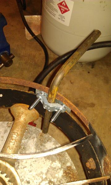 Up close shot of one of those leg extensions.