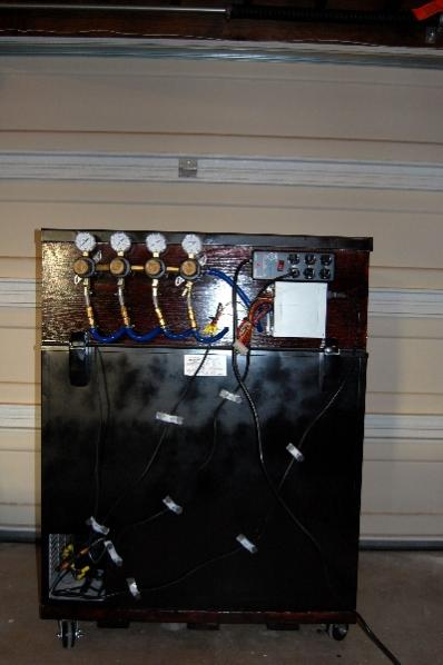 Rear view showing 4-port regulator, power supply for fan array, and wiring. Yes, that's an ATX power supply. Salvaged from one of the many computer parts in the garage :)