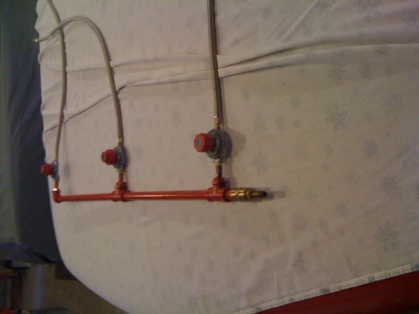 Gas manifold