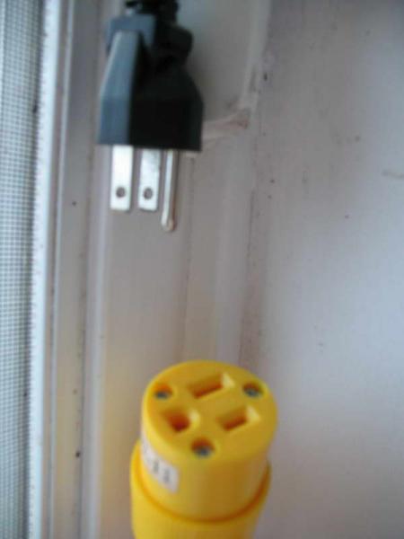 14/3 300V computer cable plugs into Braumeister, which then plugs into the yellow female plug.