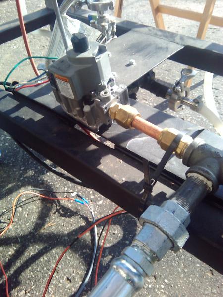 The Valve, a VR8304M by Honeywell, it is connected to our Honeywell Y8610U6006.
