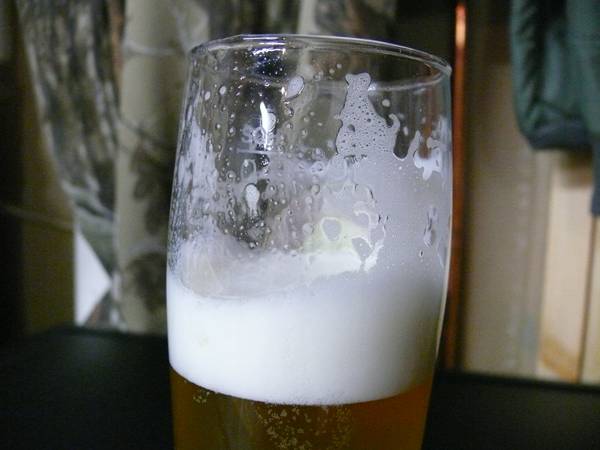 BelgianWit-AddasliceoforangeandBlueMoonitis