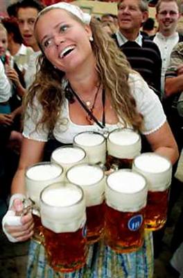 4579-munichbarmaid