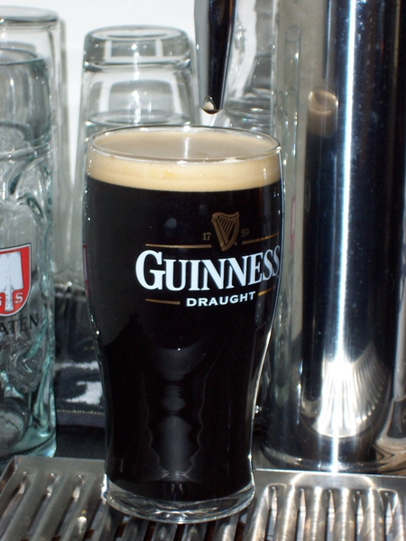 Guinnessclonepouredfromnitrotap