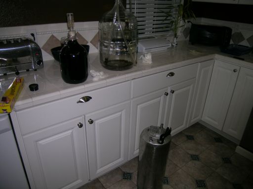 13719-Kegging006