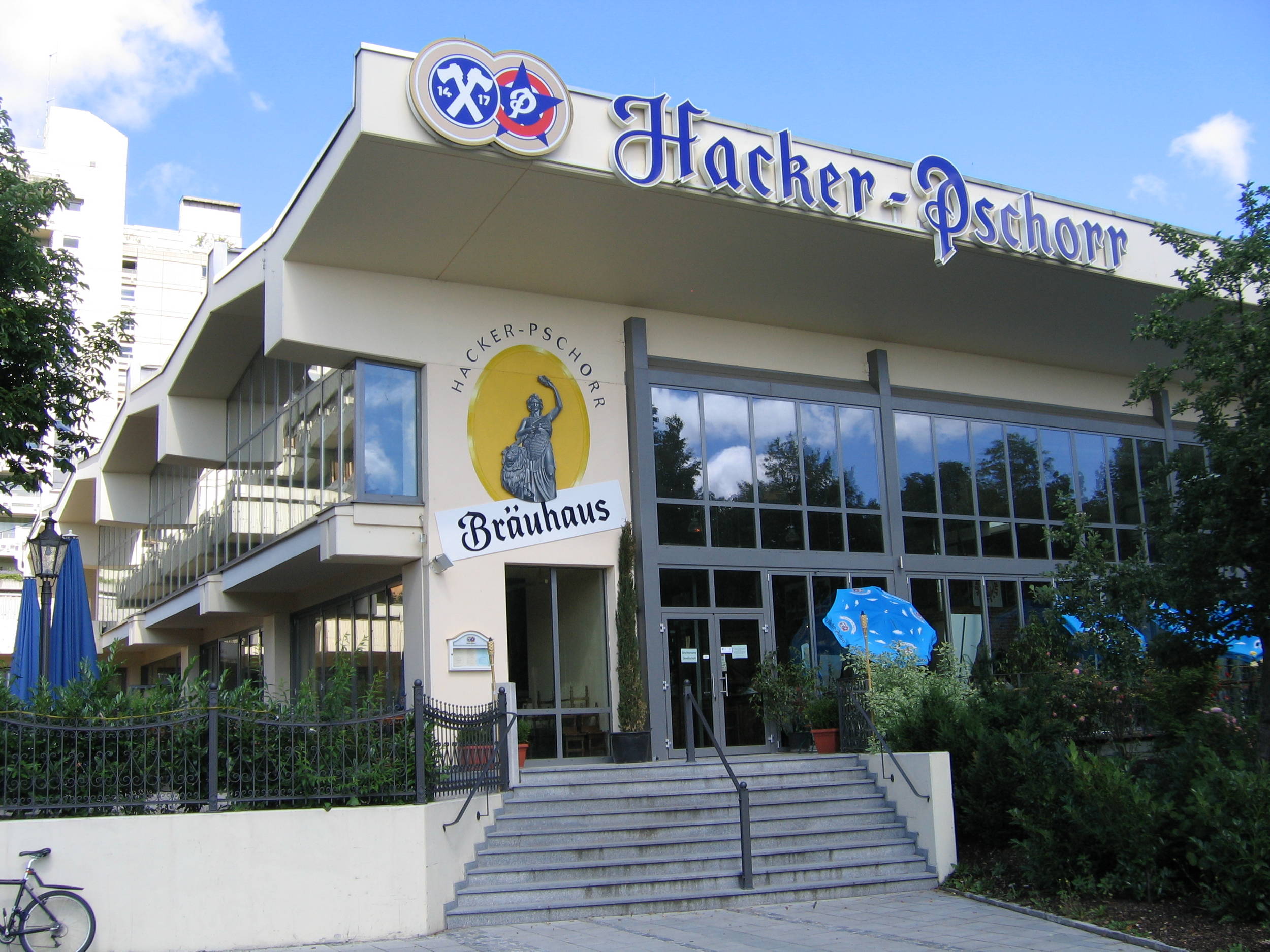 FrontoftheHacker-PschorrBiergartenandBierHalle