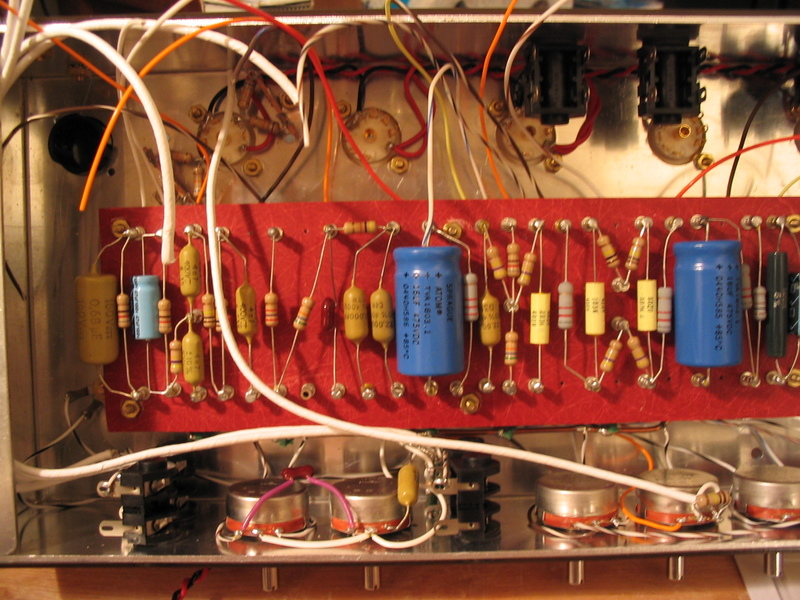 Guts_of_Trinity_sIII_18_watt_amp_pic1