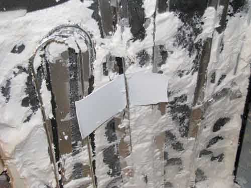 Usingplasticfromtheinnardstosafelyloosentheheatexchanger
