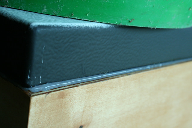 Siliconecaulkconnectinglidtocollar