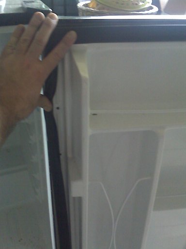 thankfullythescrewstoremovethedoorshelvingpiecewereeasytogetto
