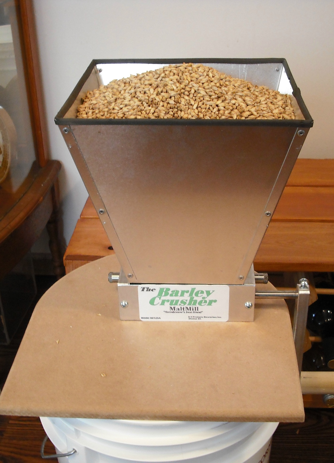 Barley_Crusher_with_Grains