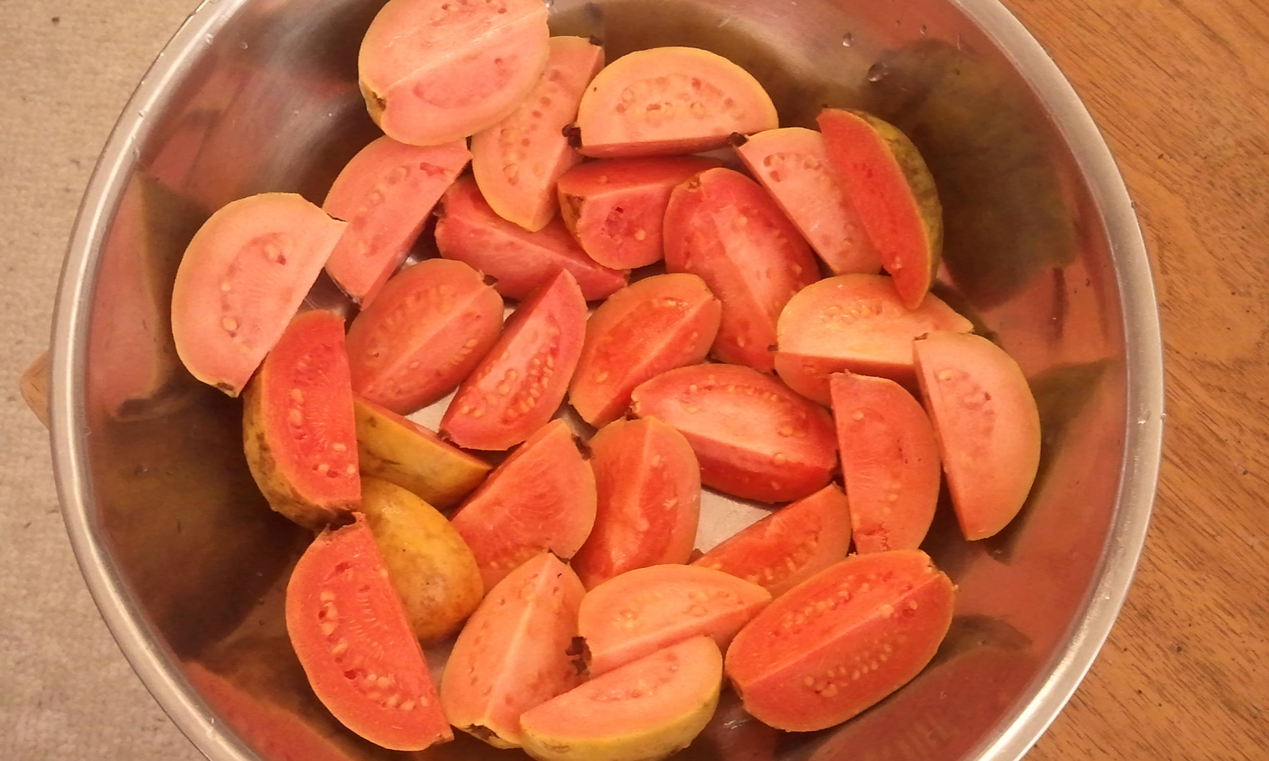 guava_quartered