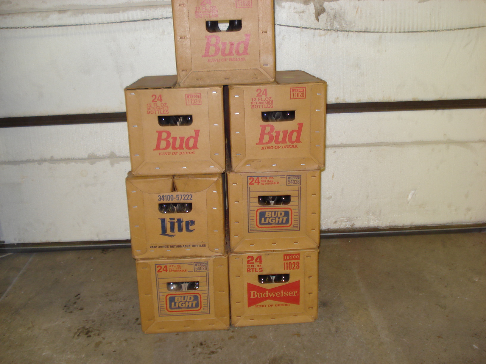 7casesreturnablebottlesfromthe60s-70s