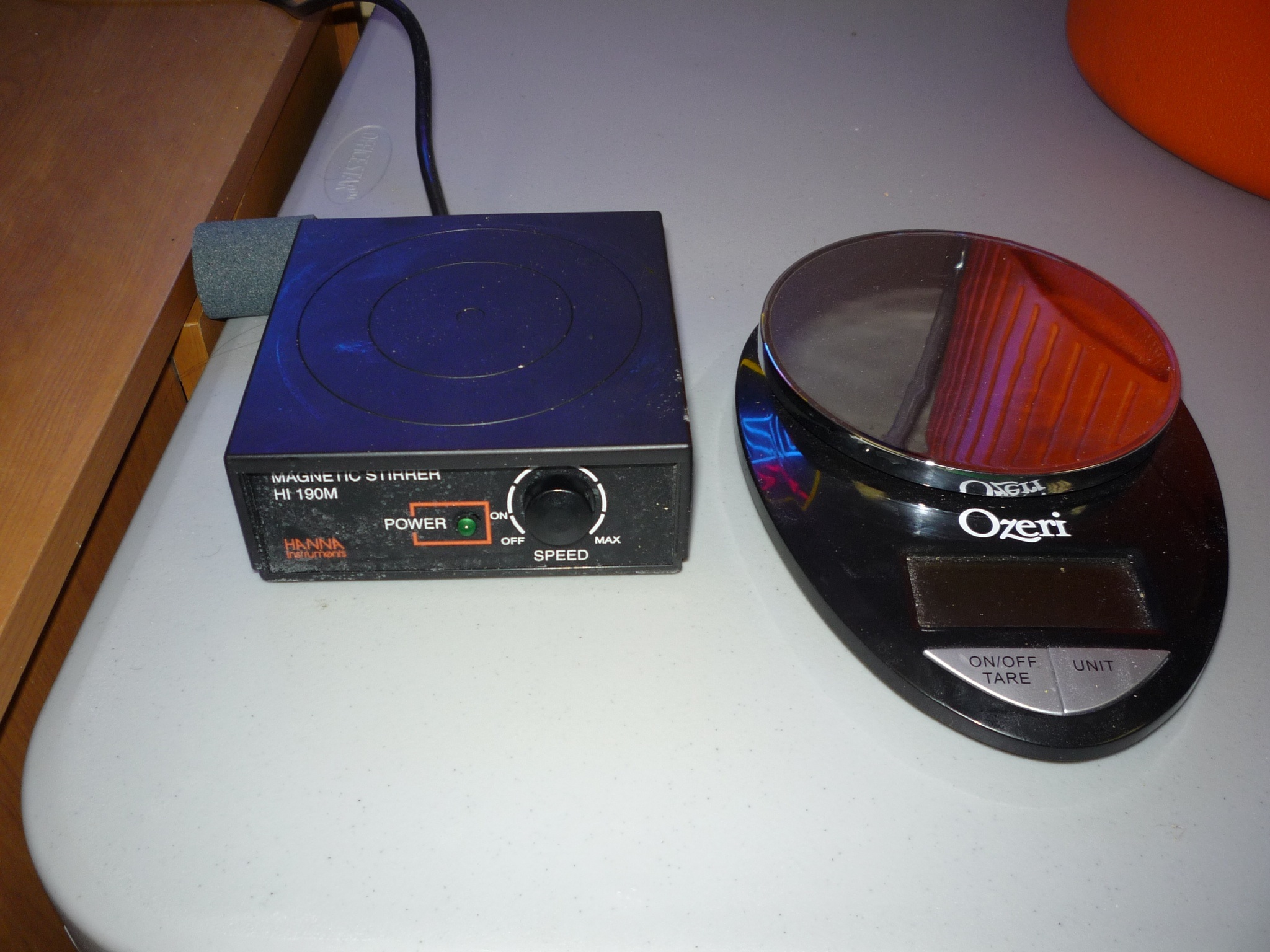 Stir plate and scale