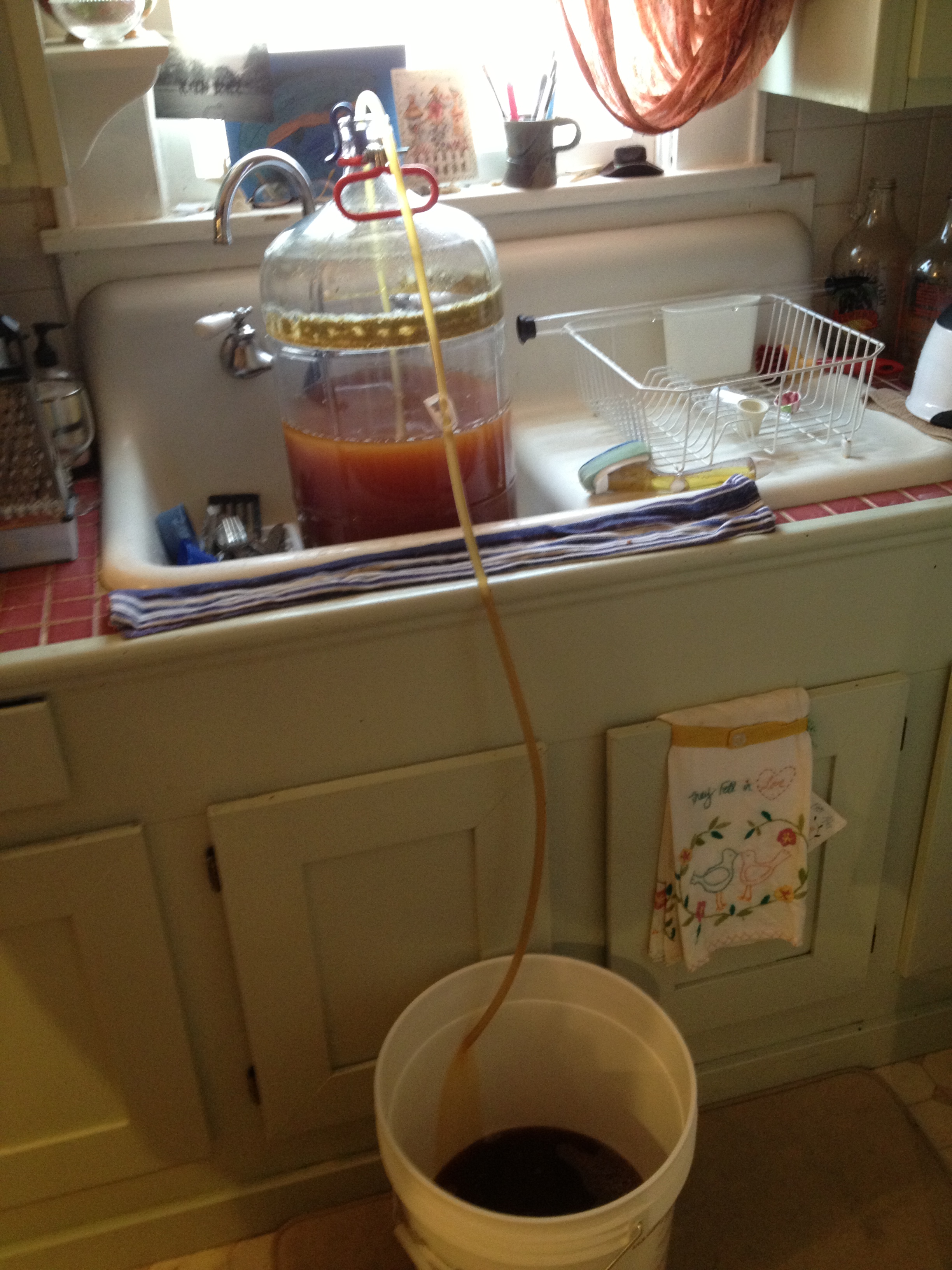Transfering from primary to bottling bucket