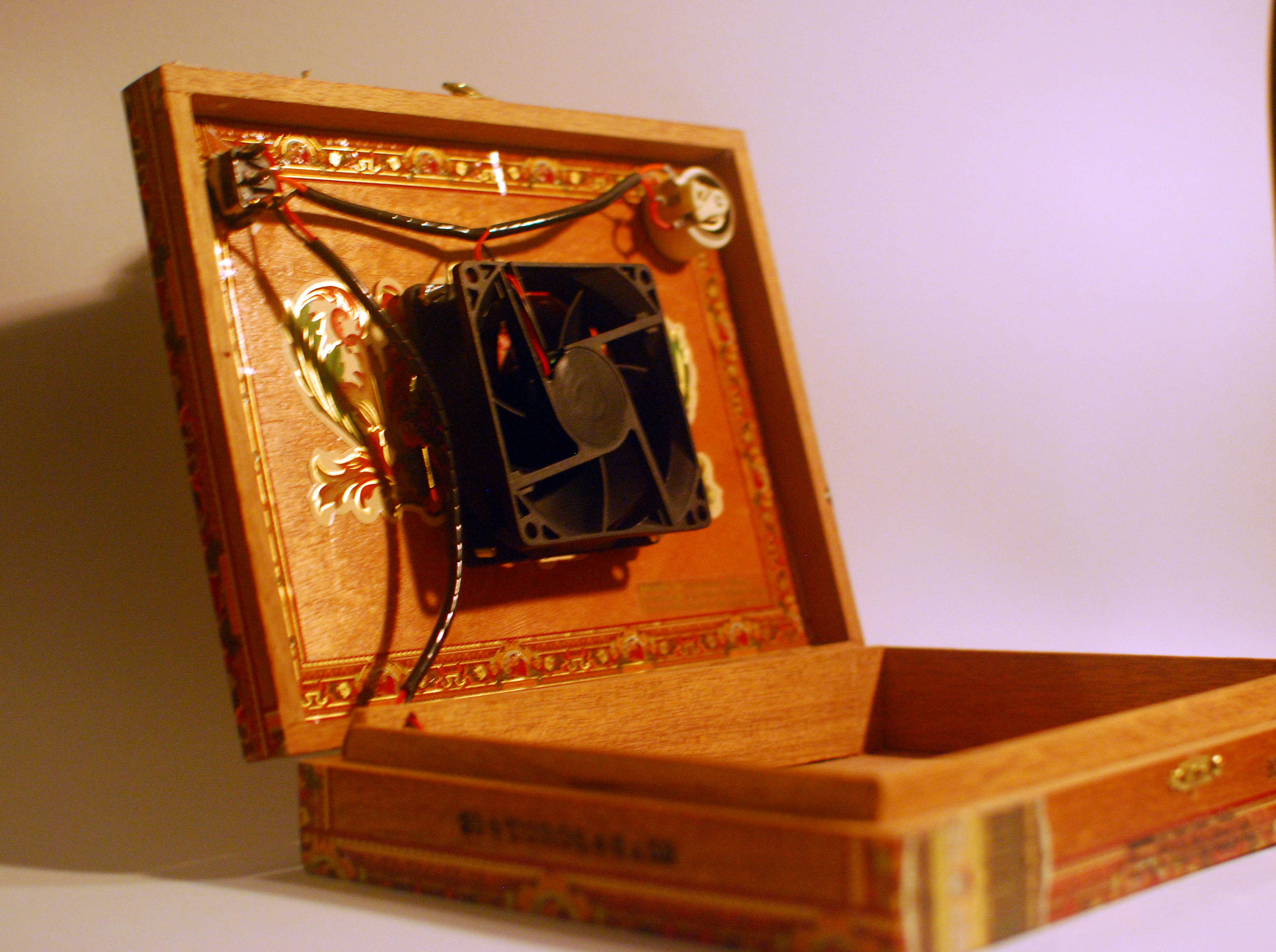 Cigar box stir plate, Flor de Antilles
