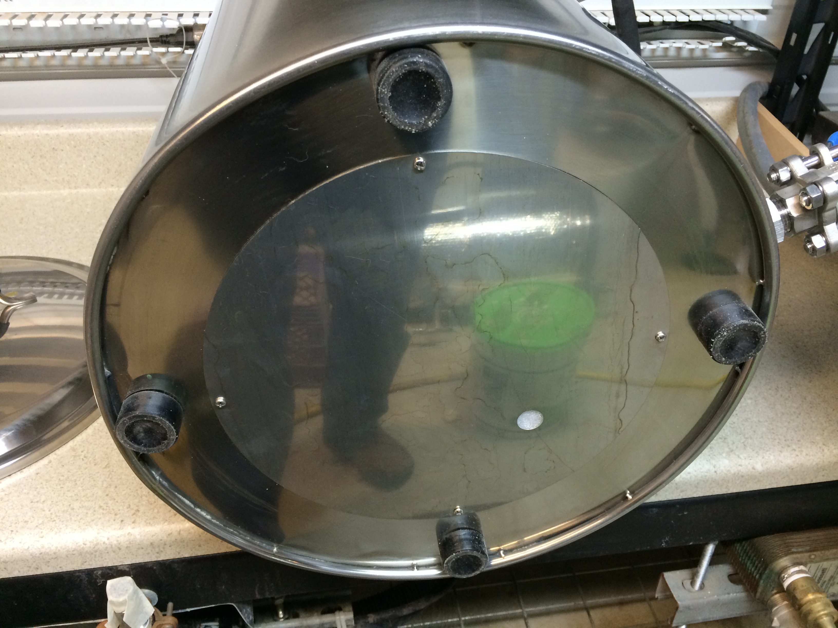 New Tun has feet, which won't rest on the original wire rack.