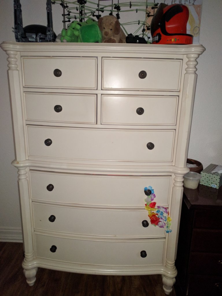 chest of drawers