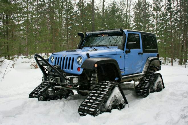 daystar-jeep-jk-with-tracks.jpeg