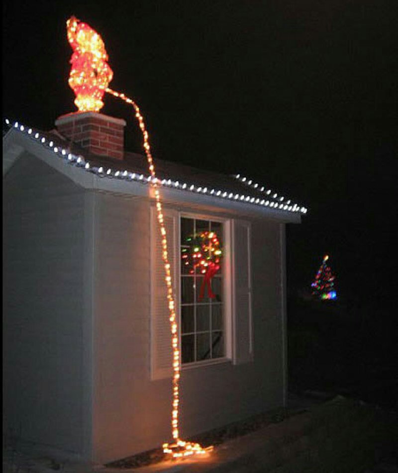 Peeing-Santa-Lights0806274351486113386.jpeg