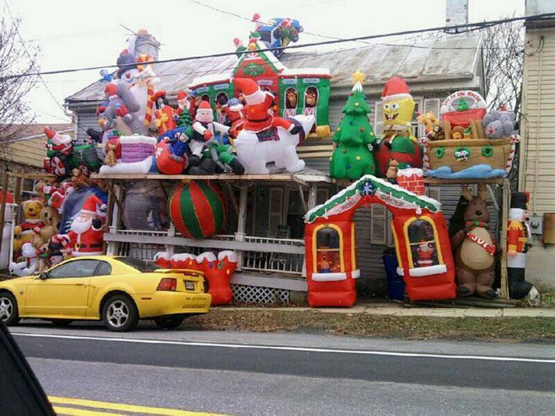 Balloon-Christmas-House0392428631486113217.jpeg
