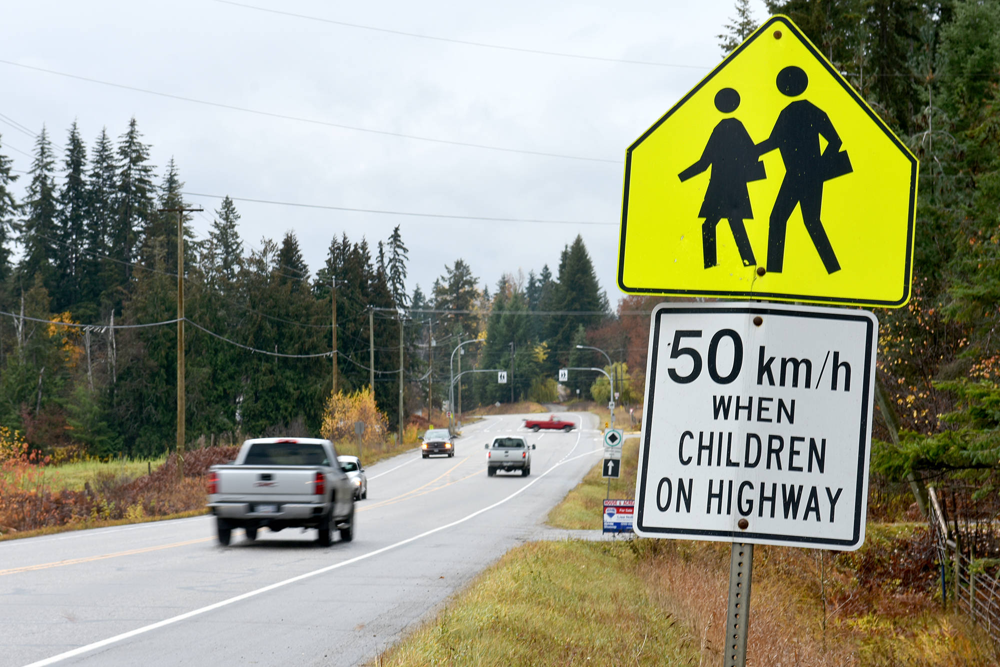 14171796_web1_181031-SAA-10th-97B-intersection-school-signs.jpg