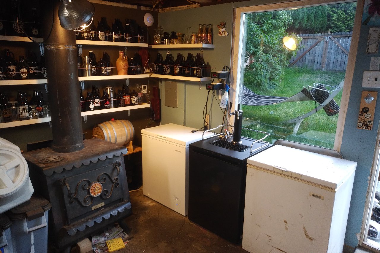 kegerator-fermenters.jpg