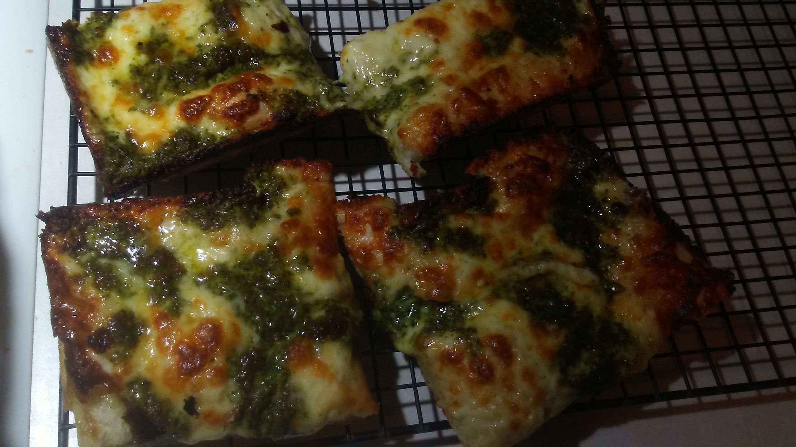 Pesto pizza.jpg