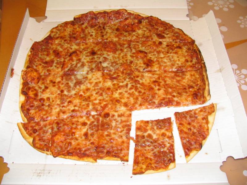 Chicago_thin_crust_pizza.jpeg