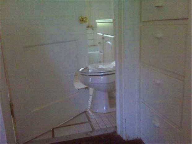 ConstructFails_DoorToilet.jpeg