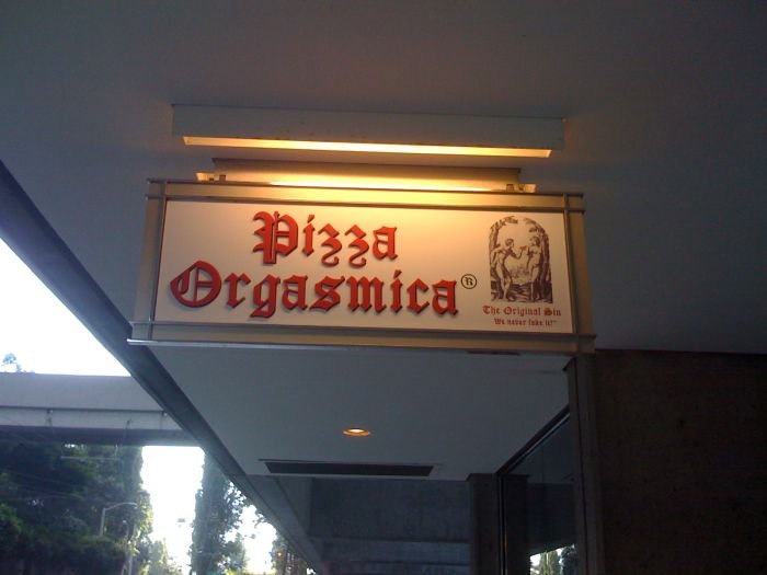 terrible_restaurant_signs_11.jpeg