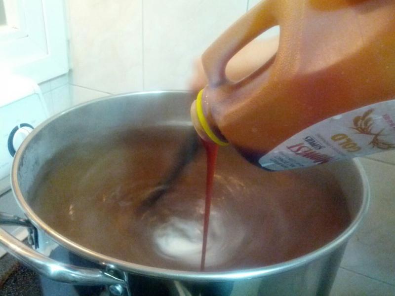 Pooring malt extract.jpg Pooring malt extract.jpg