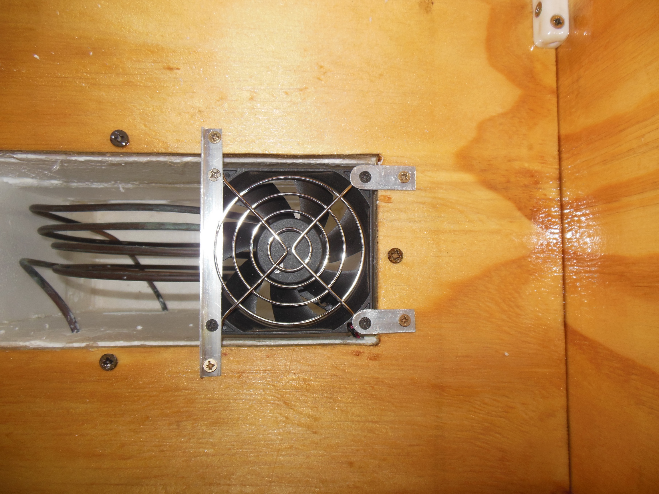 upper_chiller_fan_mounted.jpg