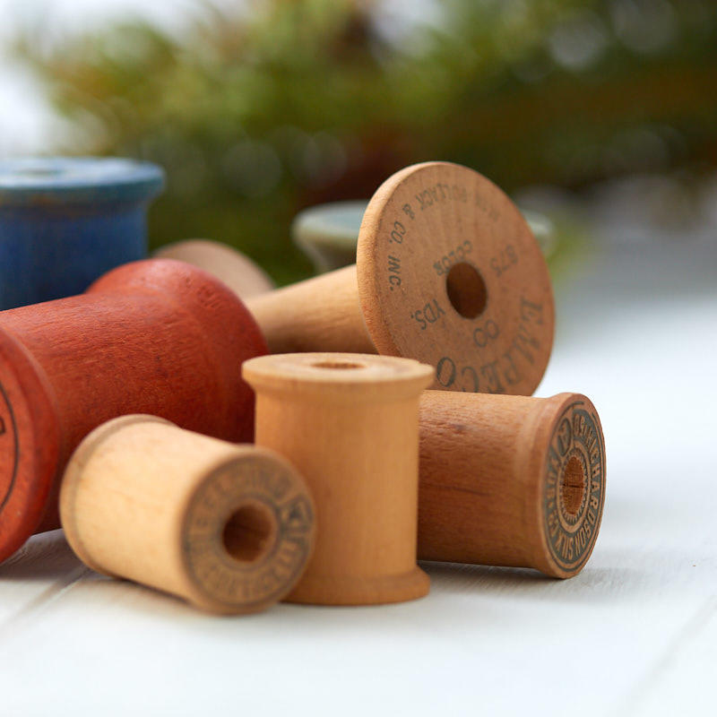 assorted_wooden_thread_spools_true_vintage.jpg