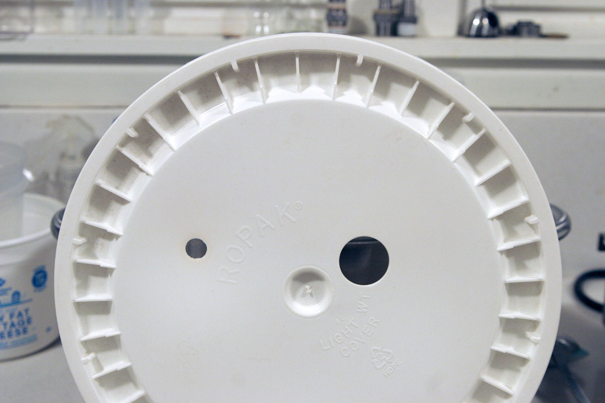 Ropak Lid with 1'' Accessory Hole_300.jpg