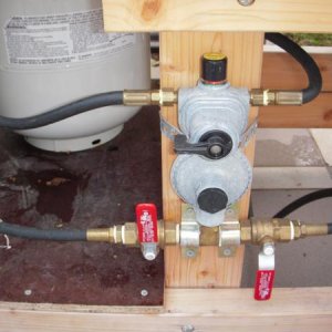 Propane Distribution System. Automatically switches from an empty tank to a full tank without losing the flame, and then supplies BOTH Hurricane burners simultaneously.
