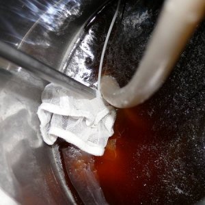 DryHoppingintheKegMarbleshelpkeepthebagsubmerged