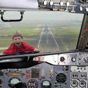 kid_on_plane