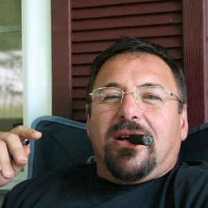 howard_cigar