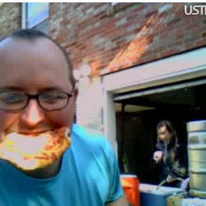 opher_eating_pizza